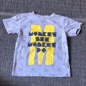 deux par deux Gray Tee with Yellow Graphic M